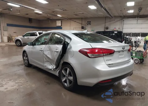 2018 Kia Forte Lx z USA, uszkodzony, nr VIN 3KPFL4A71JE173877